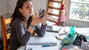 Trend-uri noi în materie de învăţare. Ce este microschooling-ul şi ce sunt dispuşi să facă părinţii pentru educaţia celor mici