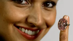 DIAMANT roz excepţional, scos la licitaţie în noiembrie - FOTO