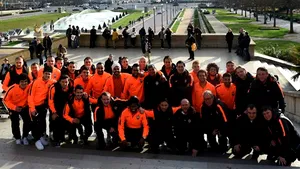 Mircea Lucescu şi jucătorii echipei Şahtior au omagiat victimele atentatelor de la Paris