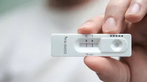 Teste pentru COVID-19 și gripă contrafăcute ajung pe piața europeană. Autoritățile sanitare au emis un avertisment