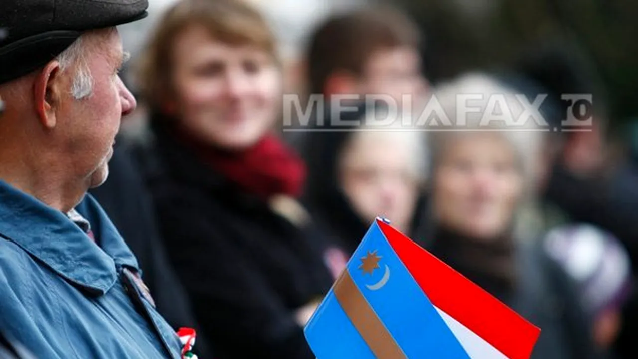 Susţinători ai autonomiei secuilor au aprins lumânări în faţa Ambasadei României la Budapesta