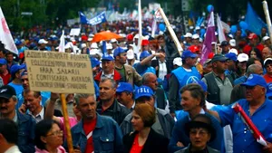 FOCUS: Poliţiştii protestatari, umăr la umăr cu cei care au asigurat ordinea în Piaţa Victoriei