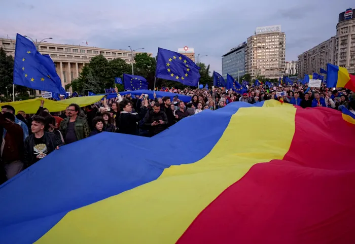 FOTO Manifestație pro-Europa în București. Peste 15.000 de persoane participă la marșul din Capitală