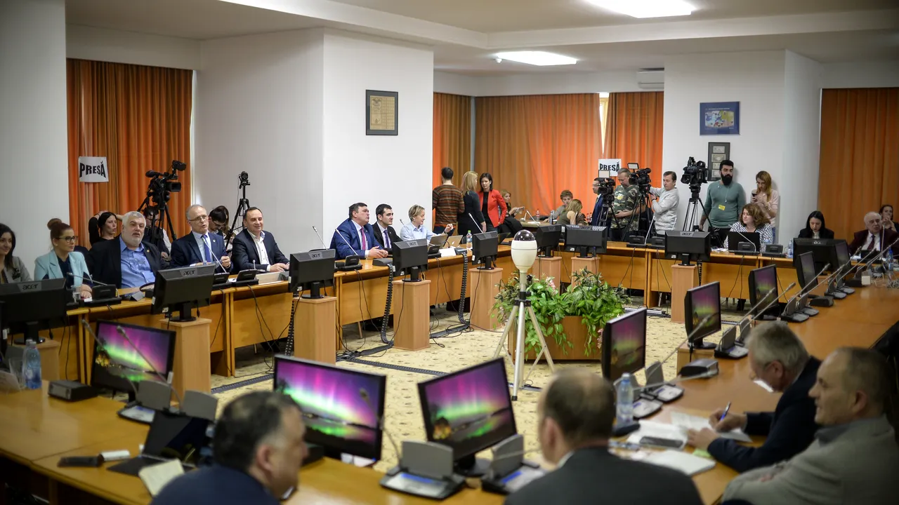 Guvernul, obligat de Comisiile de buget din Parlament să majoreze pensiile cu 40%, nu cu 14%