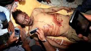 Joi, 20 octombrie 2011 / 14:20:34 - Muammar Kadhafi a fost capturat şi ucis