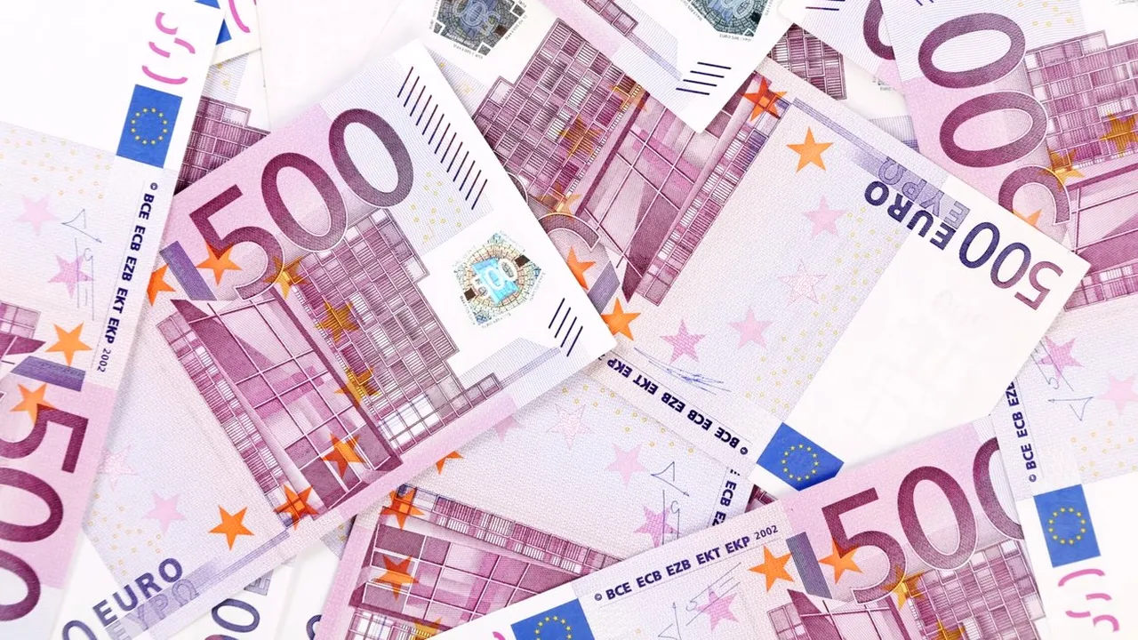 Un agent de securitate a găsit 30.000 de euro într-un centru comercial din Timişoara. Ce a făcut cu banii