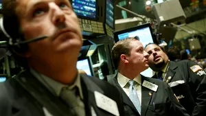 Bursele globale cresc, micii investitori duc argintul la maximul pe 8 ani