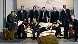 Mâncare sănătoasă şi hotel de cinci stele pentru Pink Martini