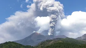 Turist american, ucis de fulger pe Muntele Etna. Bărbatul ar fi intrat într-o zonă interzisă