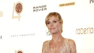 Heidi Klum părăseşte casa Victoria's Secret - VIDEO