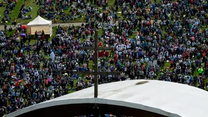 Cel mai mare pelerinaj al catolicilor din România, la Şumuleu Mic. Zeci de mii de oameni participă