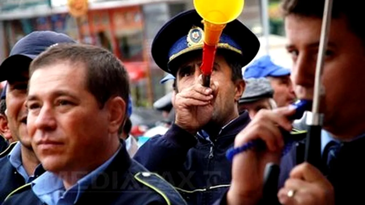 Hundreds Of Police Protest Outside Romanian Govt Over Austerity Measures