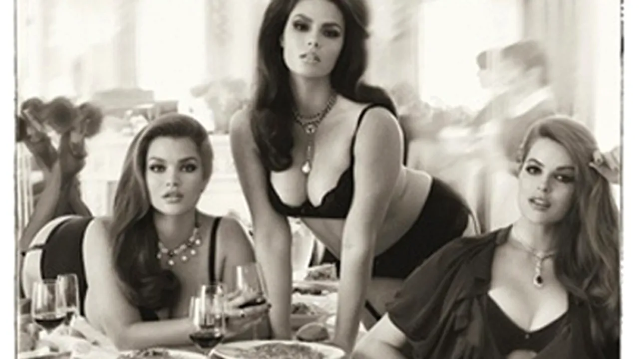 Fotomodele voluptuoase în lenjerie intimă, pe coperta Vogue Italia - GALERIE FOTO