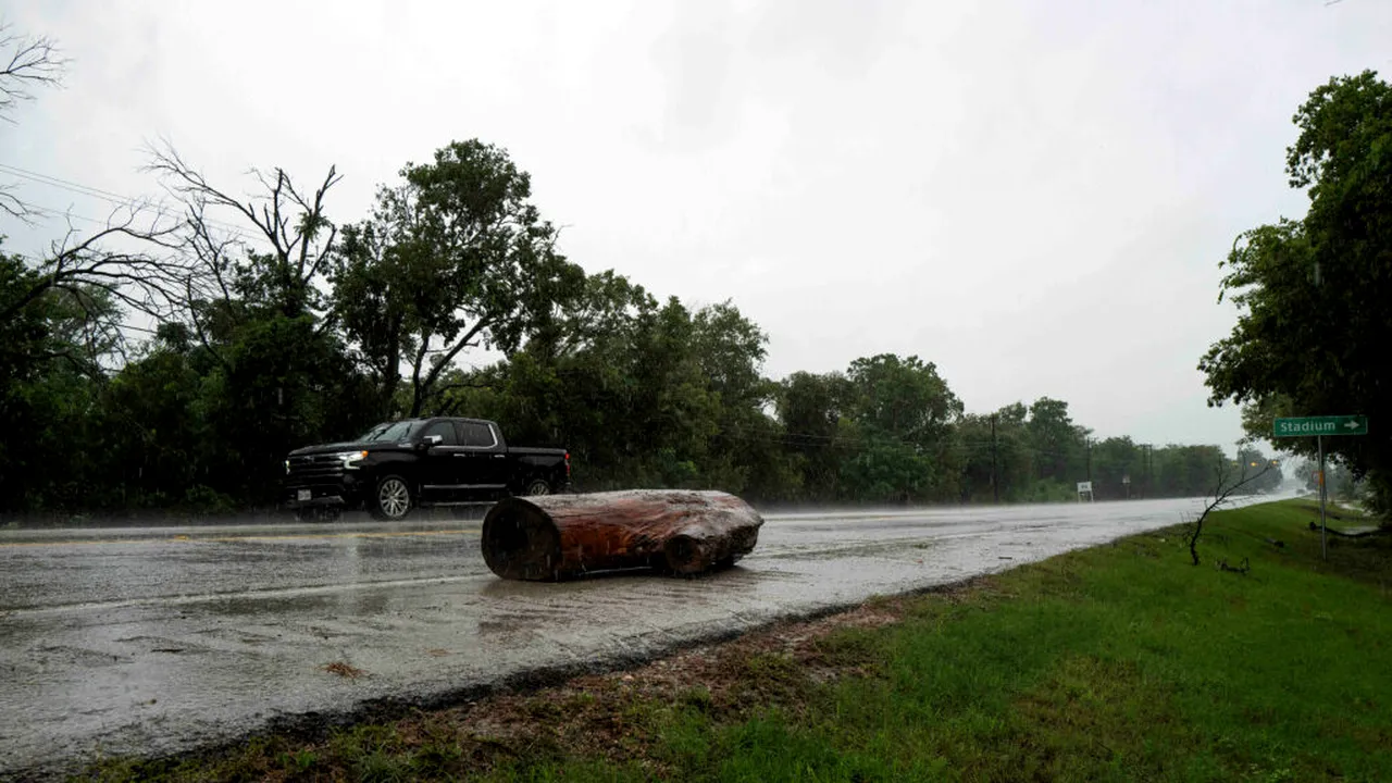 Inundațiile devastatoare lovesc din nou Texasul / Cel puțin doi morți și peste 230 de persoane salvate