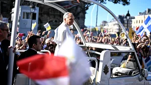 Papa Leon al XIV-lea a adunat 700.000 de oameni pe Champs-Élysées. Slujbă istorică într-o Franță tot mai secularizată