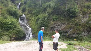 Primarul unei staţiunii premiază cu bani de acasă cel mai frumos foişor pentru turişti | FOTO 