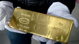 Moneda digitală Bitcoin a întrecut pentru prima dată aurul