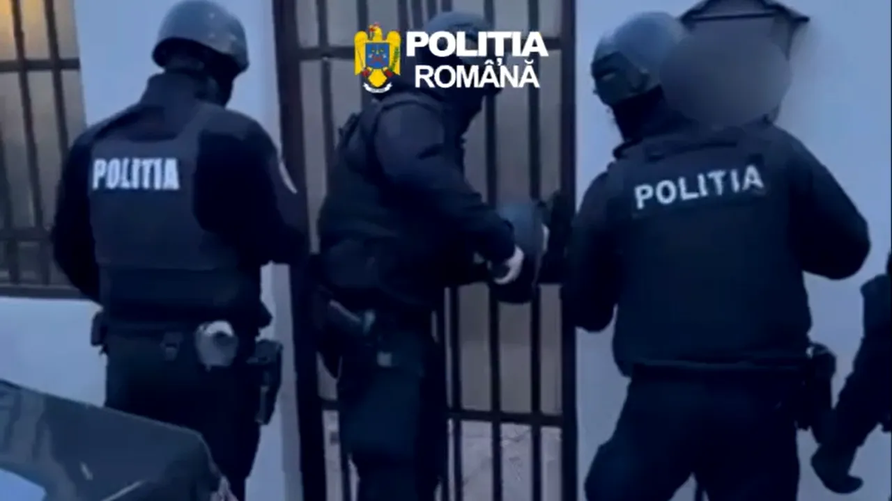 Doi bărbați și o femeie, cercetați pentru un furt comis în București