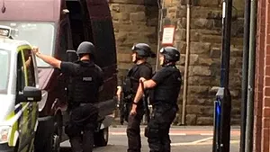 ALERTĂ de securitate în Marea Britanie: Forţele speciale, pe urmele unui bărbat înarmat care s-a refugiat într-o fabrică de bere dezafectată - GALERIE FOTO