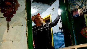 Mii de români trăiesc încă în locuințe fără curent, în zone izolate și greu accesibile. Cât ar costa electrificarea tuturor caselor din România