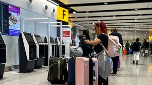 Mii de angajaţi ai aeroporturilor din Marea Britanie intră în grevă de Crăciun