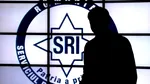 Videoclip aniversar al SRI: un ghiocel simpatic, cu ochelari de soare și palton cu guler ridicat / Mesajul: „Nu mai sunt acoperiți”