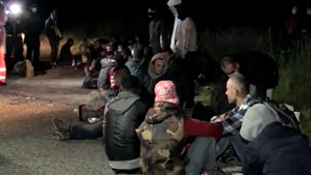 Migranţii din Grecia au fost gazaţi de poliţie în urma protestelor privind o nouă locaţie
