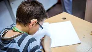 Studiu: Terapia genetică experimentală permite copiilor cu surditate ereditară să audă