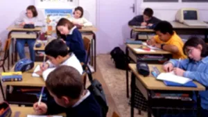 Aproape 800 de elevi din Vaslui au abandonat şcoala în ultimele luni, în special din cauza sărăciei