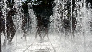 Cod portocaliu şi cod galben de caniculă în aproape toată ţara. Temperaturile ajung la 39 de grade Celsius. Valul de căldură va persista şi la sfârşitul săptămânii/ HARTĂ