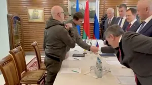 Oficial ucrainean: Negocierile dintre Ucraina şi Rusia vor fi reluate marţi 