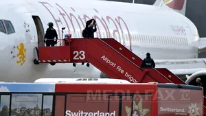 Ce ameninţare a folosit copilotul care a deturnat un avion spre Elveţia