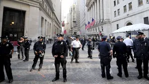 Proteste pe Wall Street: Cel puţin 80 de manifestanţi au fost arestaţi
