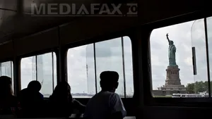 Un feribot pentru Statuia Libertăţii a ratat acostarea. Trei persoane au fost rănite