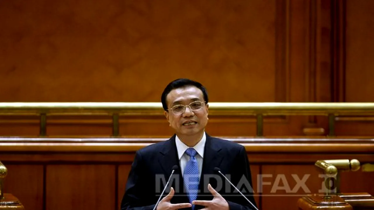 Premierul chinez a plecat din România. A fost condus de Ponta până la scara avionului