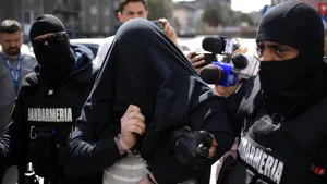 Nouă protestatari violenți de la sediul BEC au fost reținuți. Procurorii cer arestarea preventivă