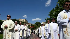 Procesiune catolică pe străzile din centrul Bucureștiului. Care este traseul