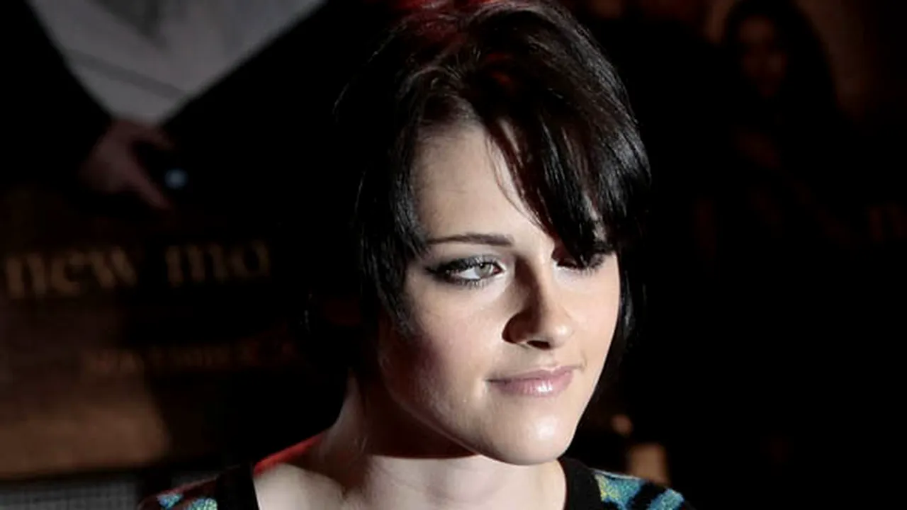 Kristen Stewart ar putea să o înlocuiască pe Angelina Jolie în filmul 