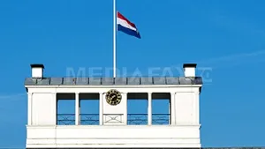 Opt din zece olandezi se opun anulării restricţiilor pe piaţa muncii pentru români şi bulgari - presă