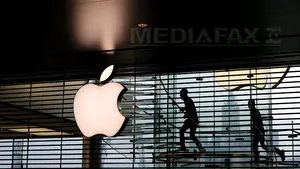 Apple, cel mai ABRUPT declin pe bursă din ultimii patru ani. De ce se tem investitorii în privinţa iPhone-ului