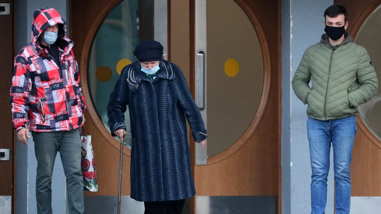 Noi restricţii în Rusia pentru a reduce răspândirea COVID-19. Vladimir Putin: Toate vaccinurile ruseşti sunt eficiente