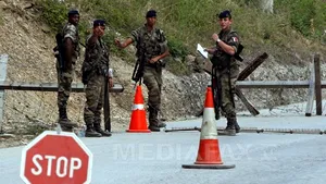 Băsescu: România îşi menţine participarea la KFOR