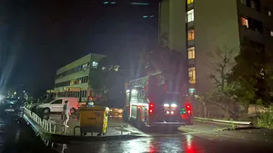 O parte din acoperişul Spitalului Matern din Arad a fost smulsă de vânt