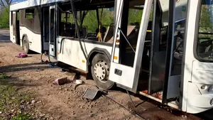 O dronă lansată de ruși a lovit un autobuz cu pasageri din Ucraina