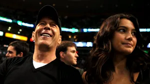Bruce Willis se pregăteşte de nuntă