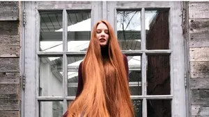 FOTO | Rapunzel există în realitate. O tânără din Rusia nu s-a mai tuns de peste 15 ani: motivul trist pentru care şi-a lăsat părul să crească