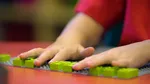 Cum a reușit un nevăzător să ajută alte persoane cu deficiențe de vedere să construiască Lego