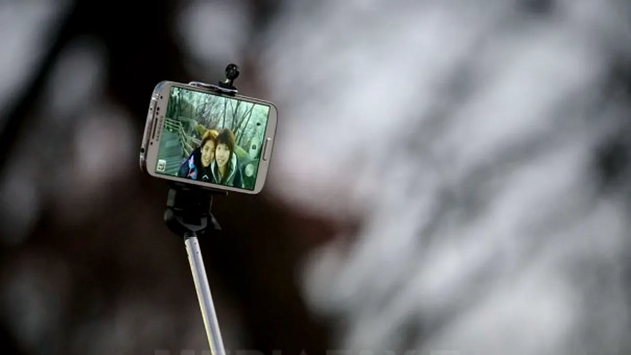 Un cleric saudit interzice selfie-urile cu filtre deoarece „distorsionează creaţia lui Dumnezeu”