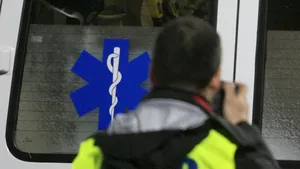 Un băiat a murit după ce o placă din beton a căzut peste el, la Uricani