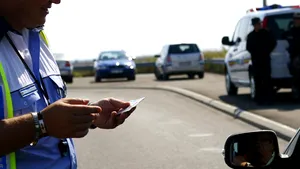 Opt şoferi care conduceau cu viteze de peste 180 km/h pe A1 au rămas fără permis